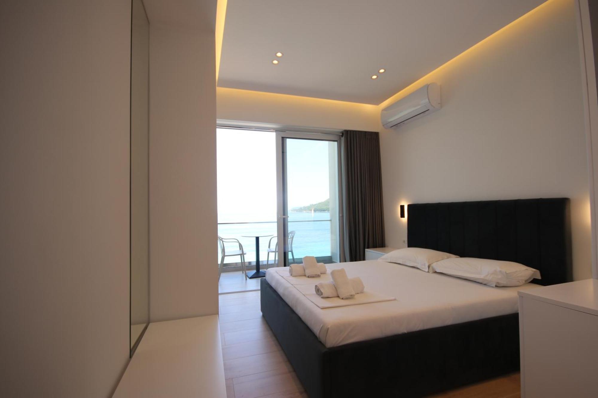 Emily'S Hotel Himare Exterior photo