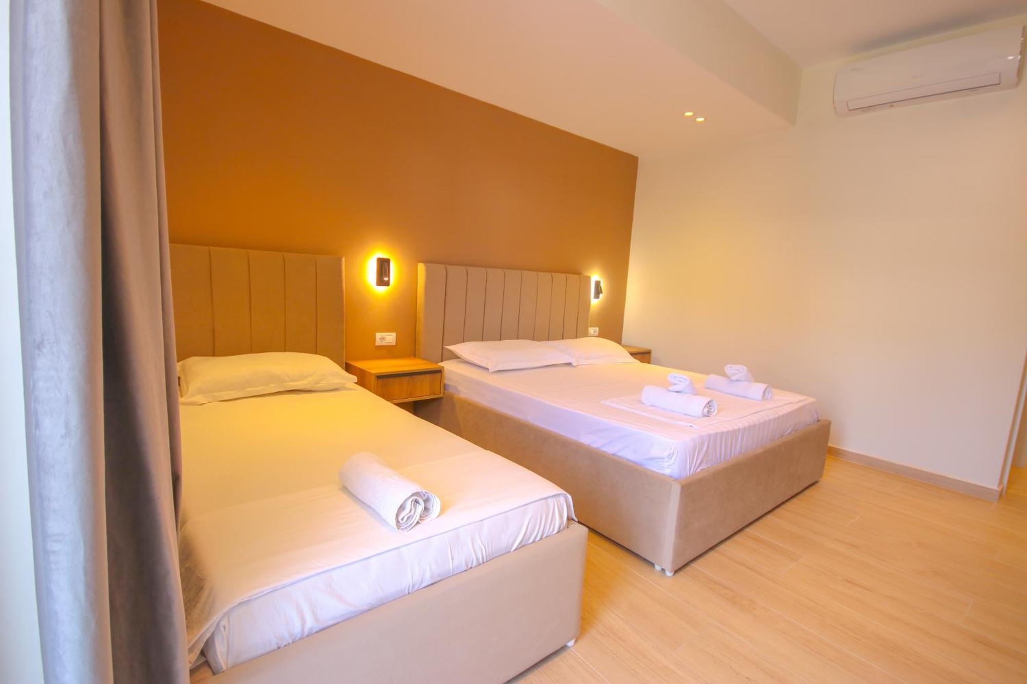Emily'S Hotel Himare Exterior photo