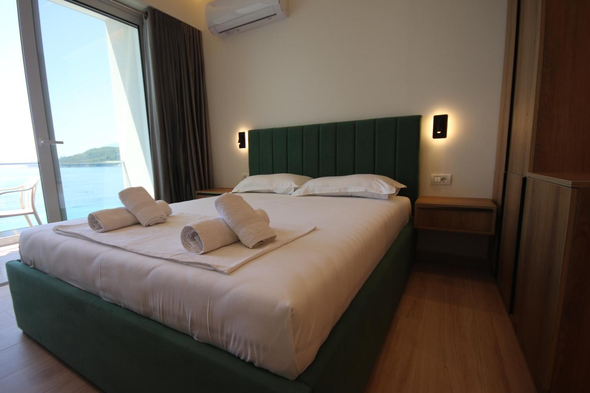 Emily'S Hotel Himare Exterior photo