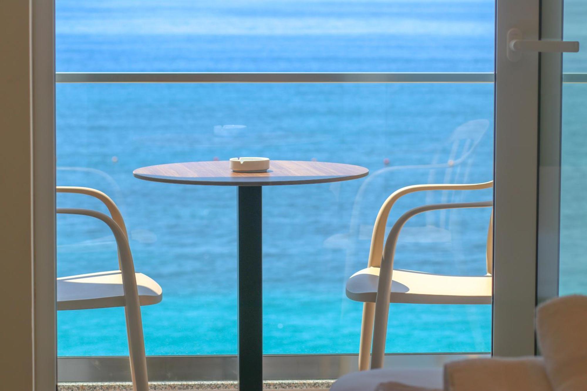 Emily'S Hotel Himare Exterior photo