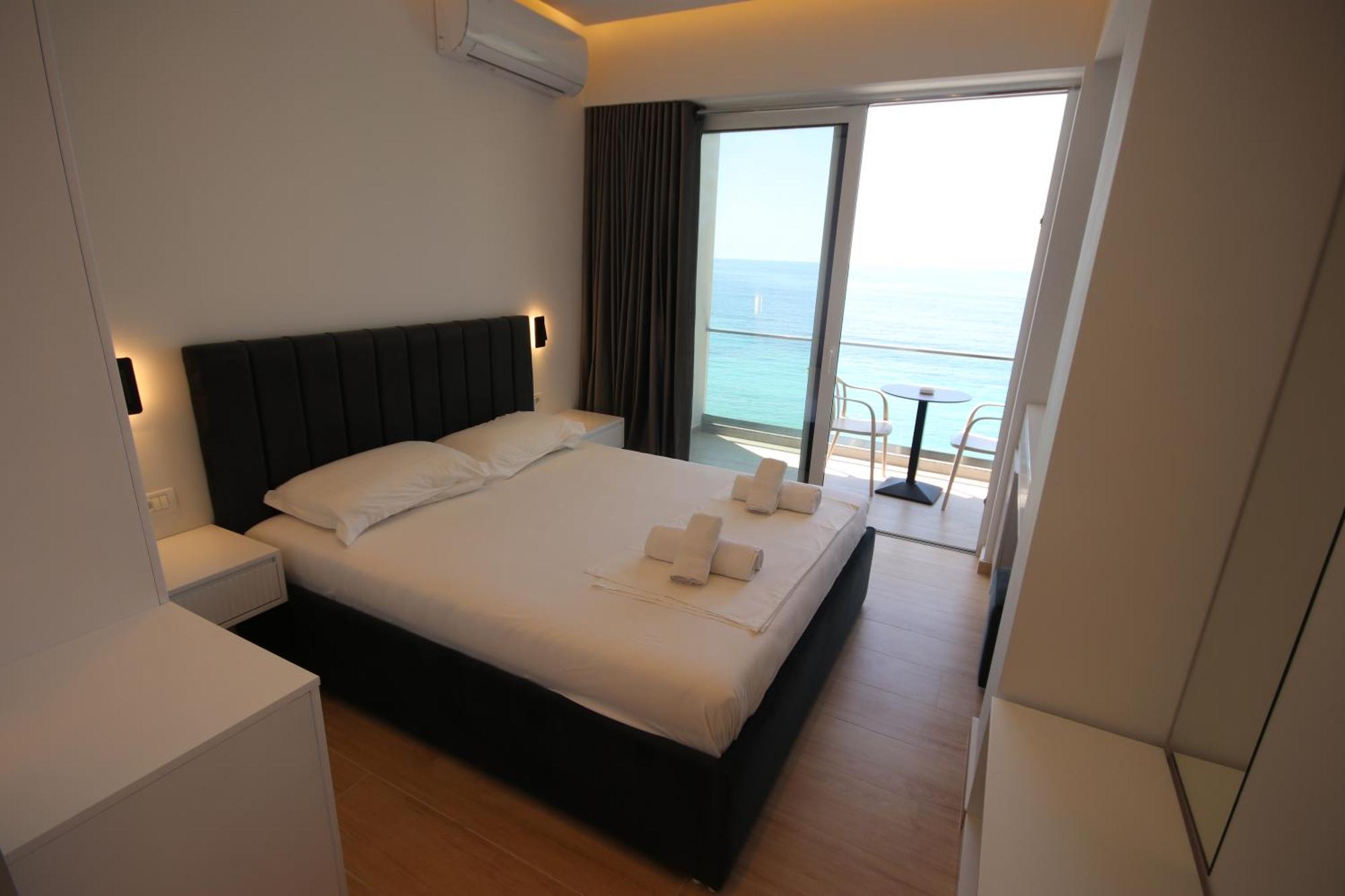 Emily'S Hotel Himare Exterior photo