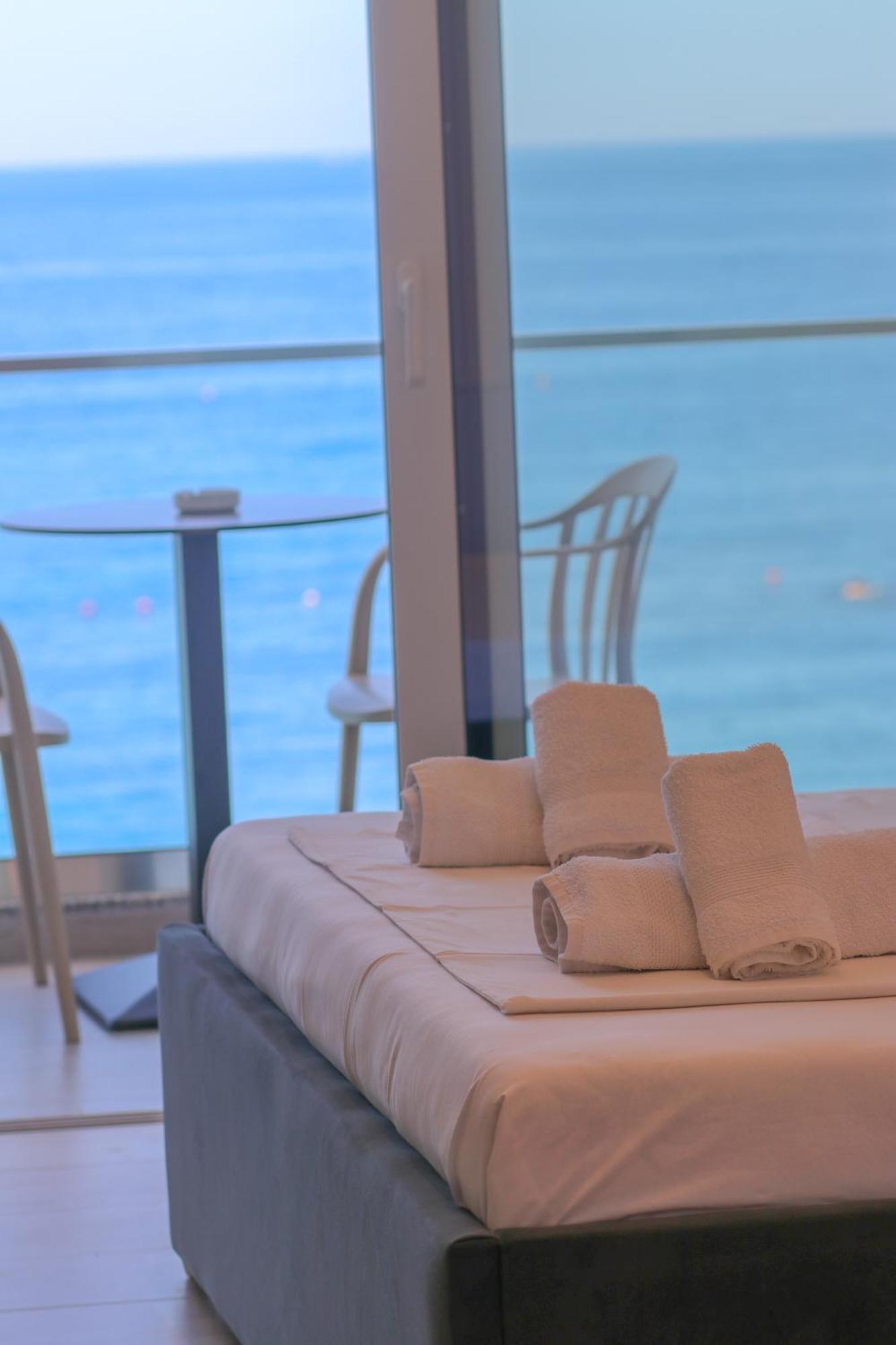 Emily'S Hotel Himare Exterior photo