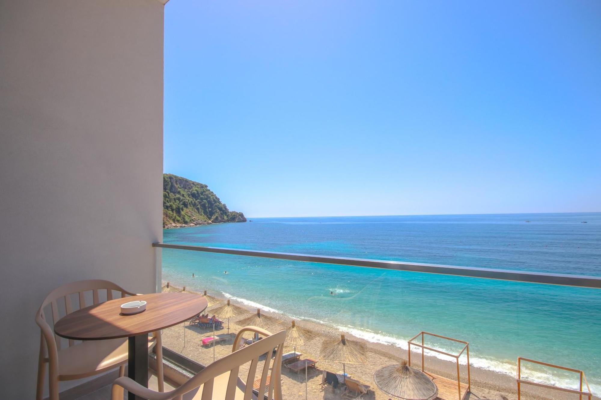 Emily'S Hotel Himare Exterior photo