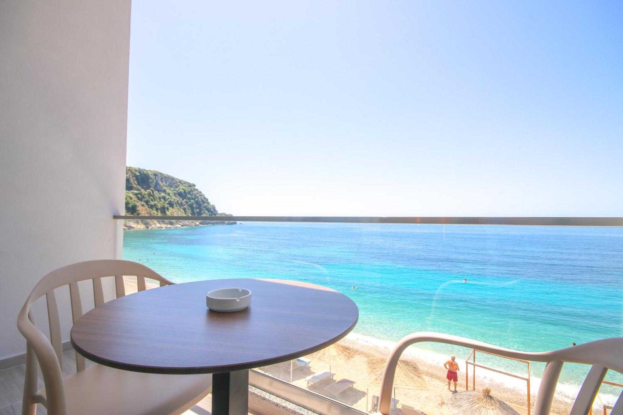 Emily'S Hotel Himare Exterior photo