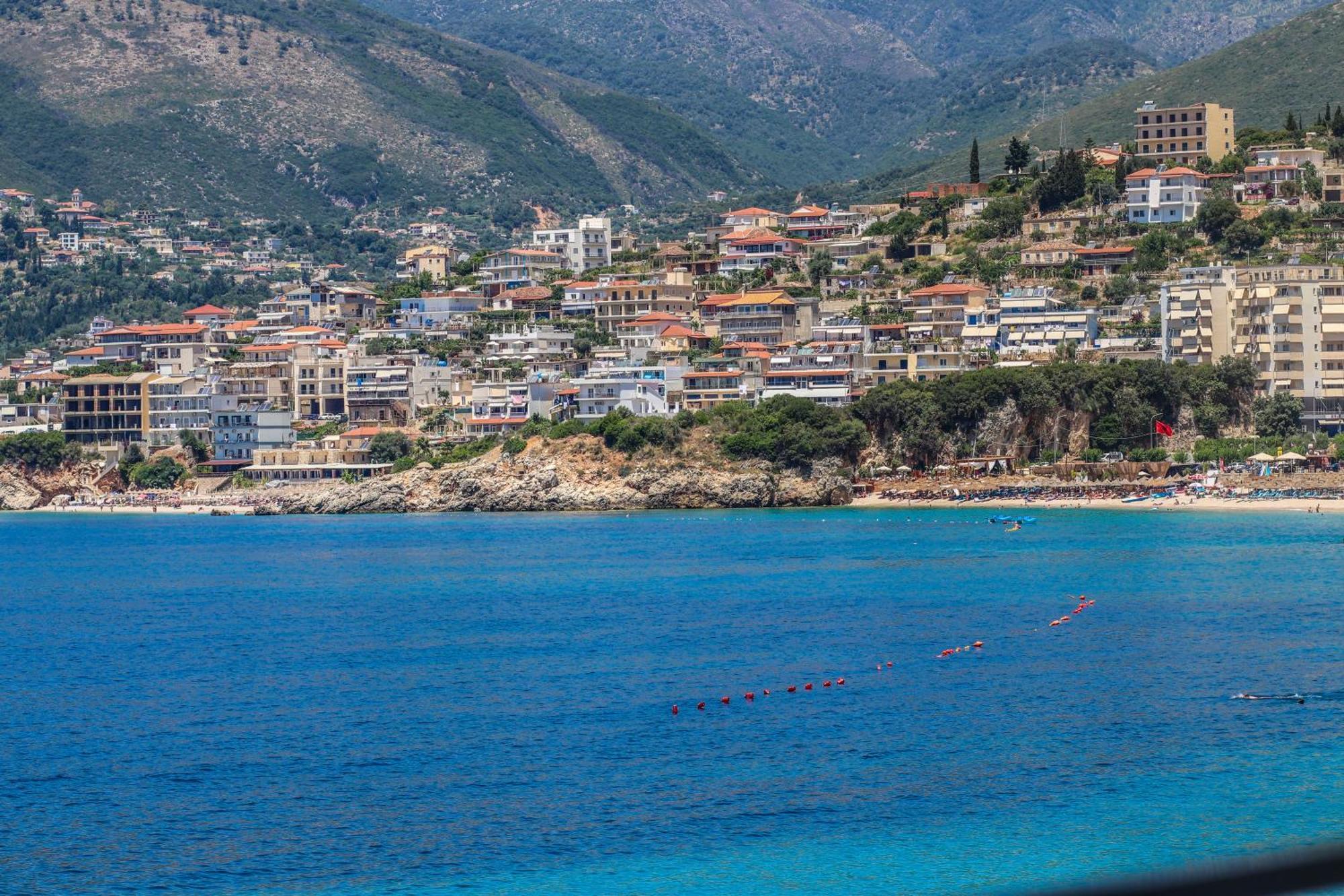 Emily'S Hotel Himare Exterior photo